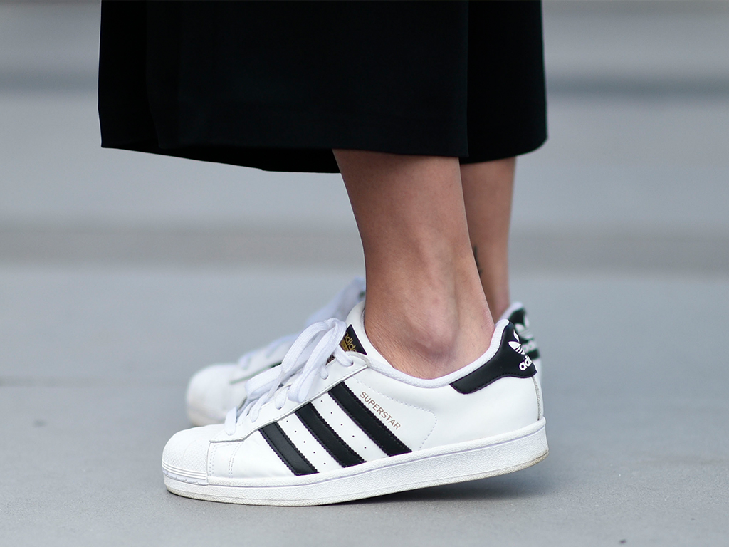 8 Hacks to Keep Your White Sneakers Clean