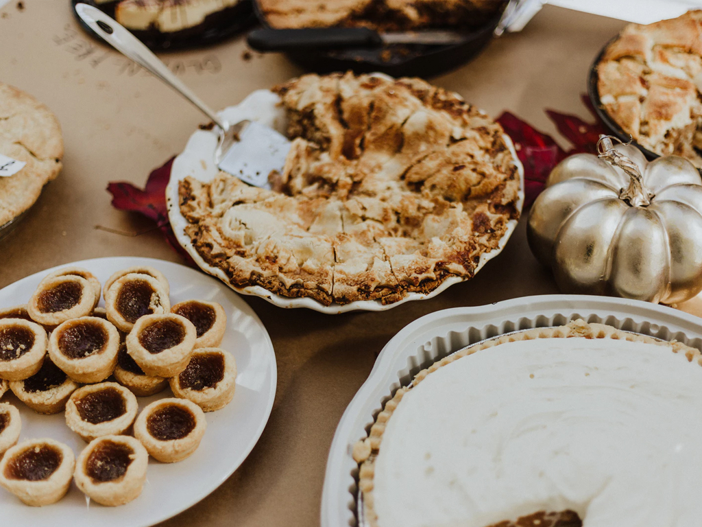 What You Should Bring To Friendsgiving, Based On Your Zodiac Sign